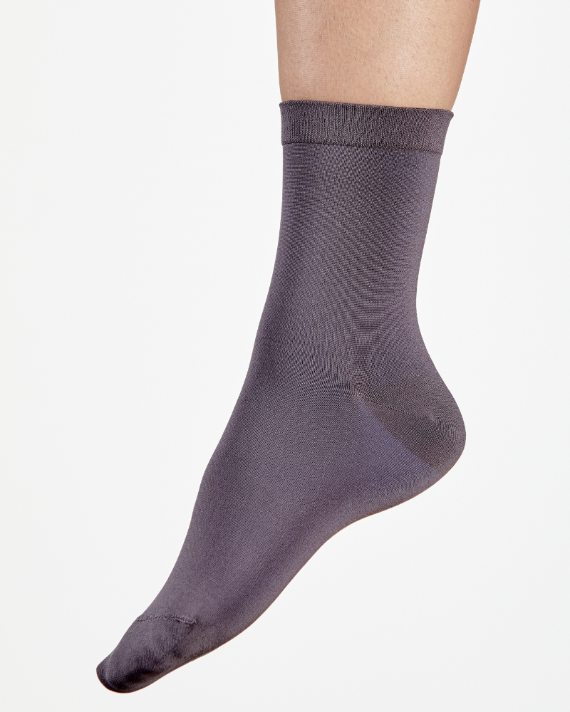 Chaussettes en fils recyclés Anthocyane Cendrée